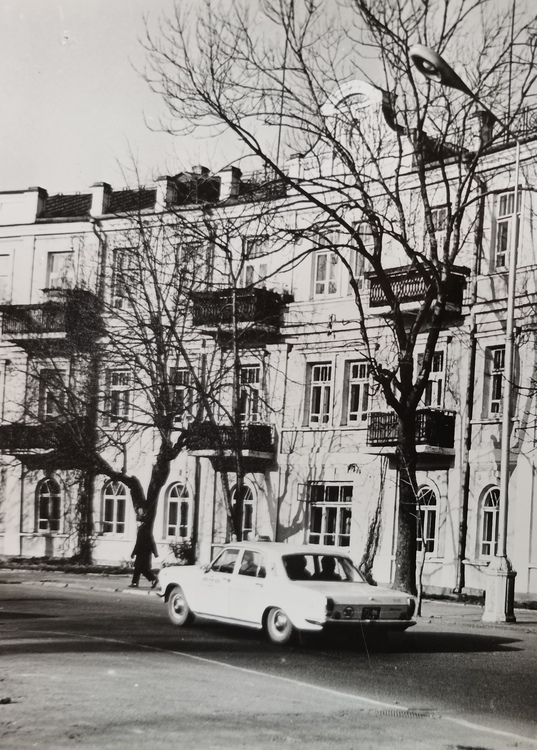 Здание бывшей музыкальной школы («Кривая официна»). г.Гродно. 1985 г.