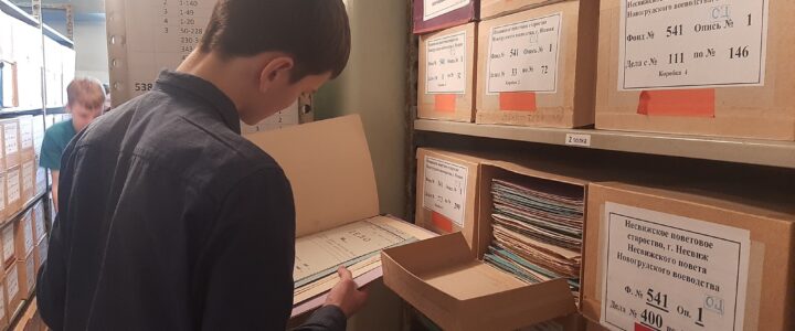 Проведение урока для учащихся 8 класса в рамках акции «Архивы – школе» в учреждении «Государственный архив Гродненской области»