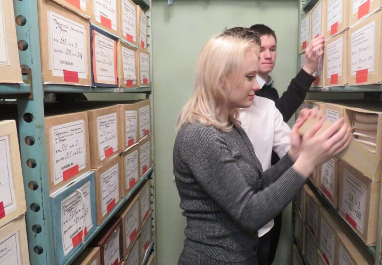 Проведение урока для учащихся 9 класса в рамках акции «Архивы – школе» в учреждении «Государственный архив Гродненской области»