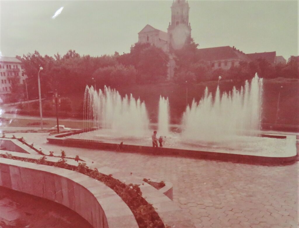 Фонтан на площади у Гродненского областного драматического театра. 1985 г.